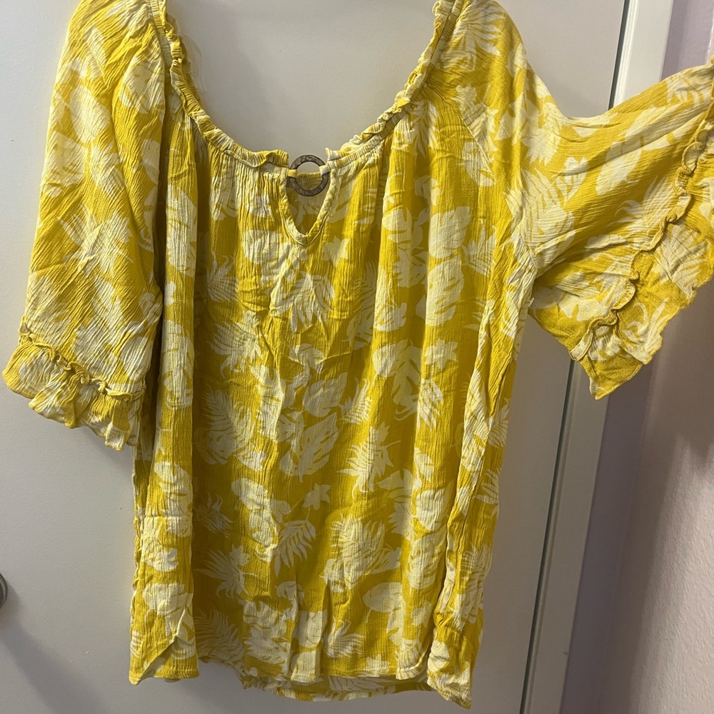 Naïf 3X Textured Vibrant Yellow Floral Women's Top. Pre♥️ Off the Shoulder